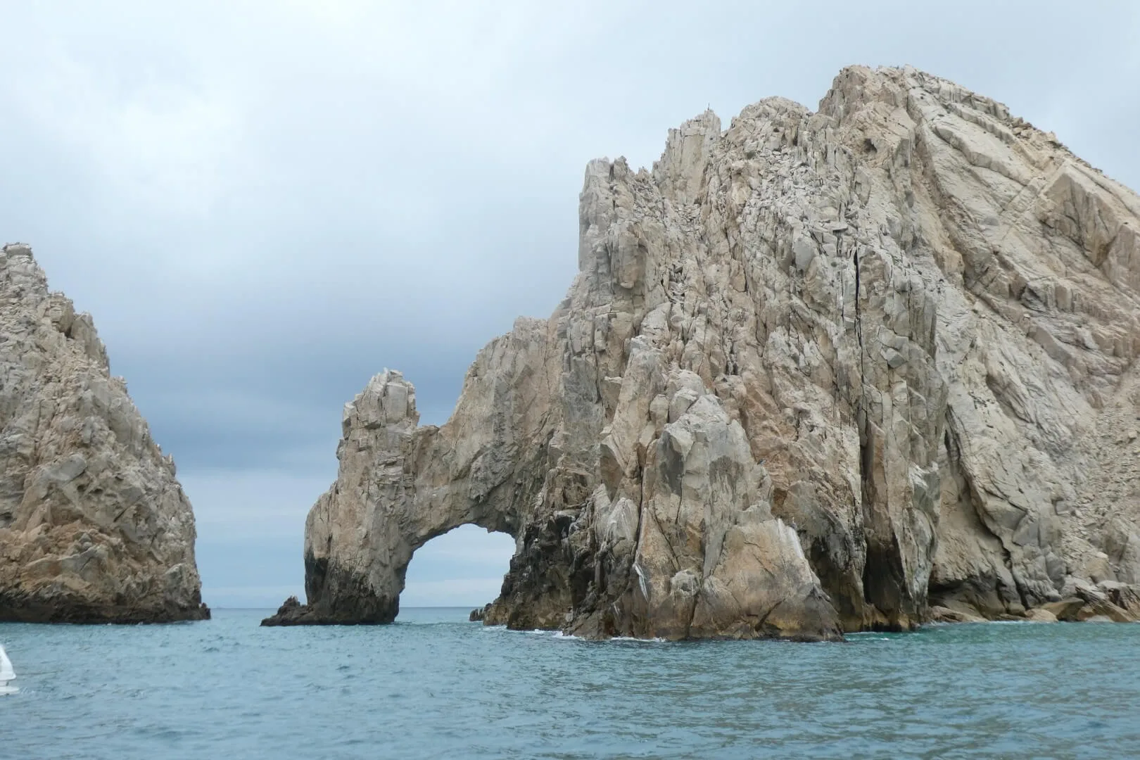 The famous rock formation: El Arco.