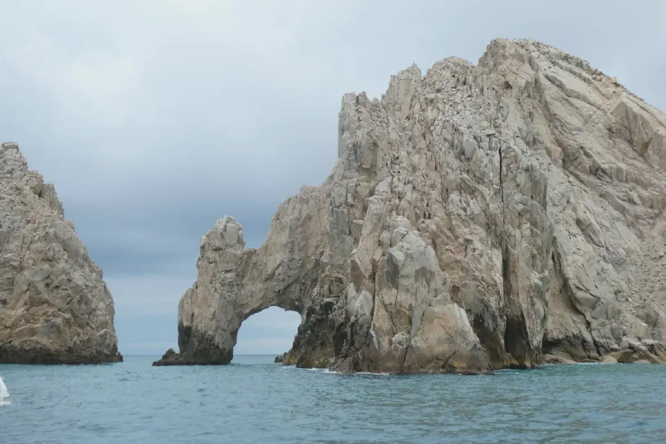 The famous rock formation: El Arco.