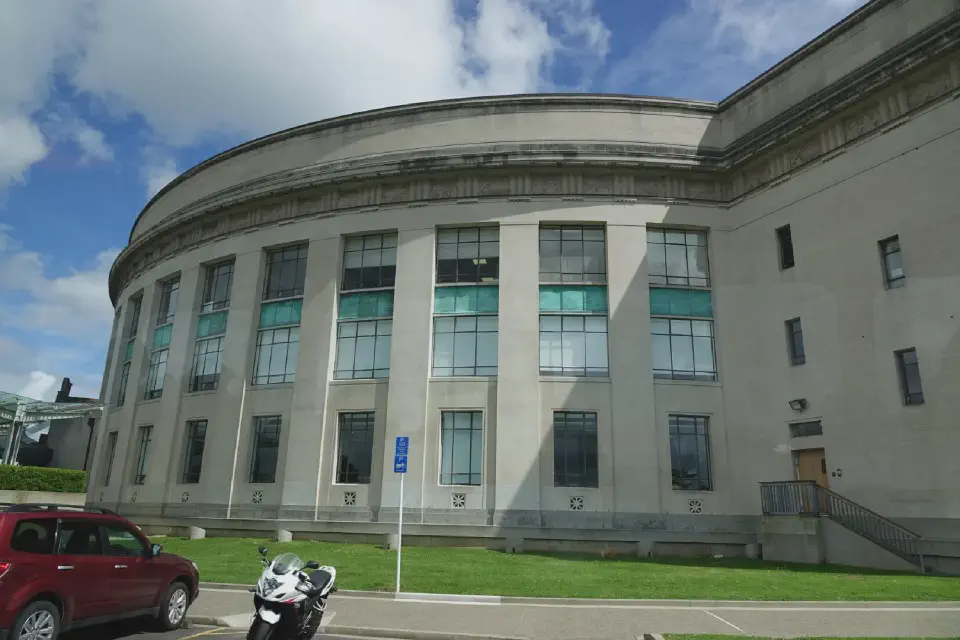 A view of the Auckland Museum building.