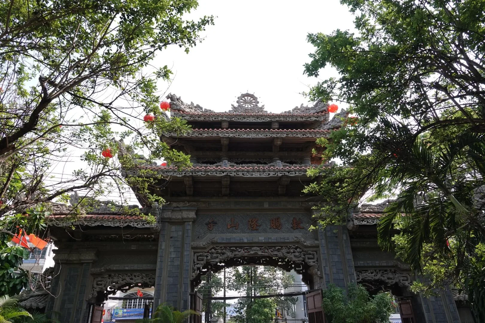 The entrance gate to the Long Son Pagoda.
