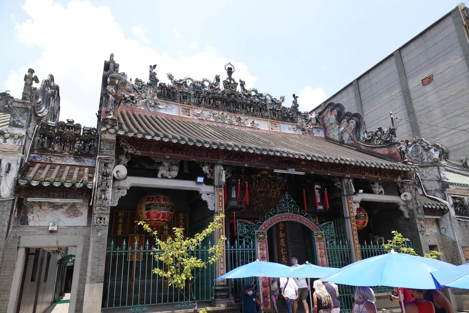 The entrance gate to the Thien Hau Pagoda.