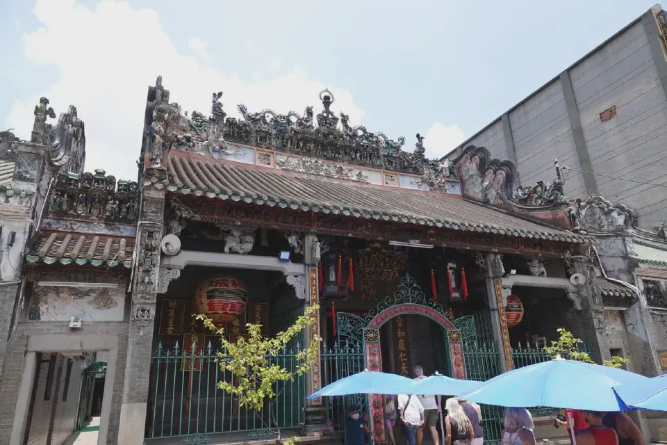 The entrance gate to the Thien Hau Pagoda.
