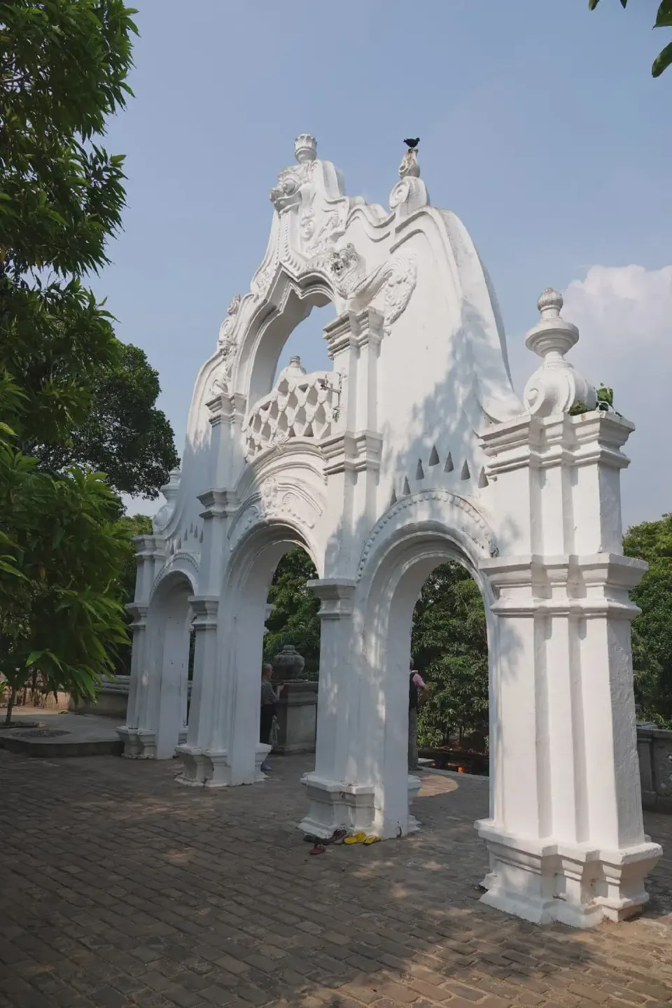 This gate resembles the entrance of Hagenbeck's Zoo in Hamburg.