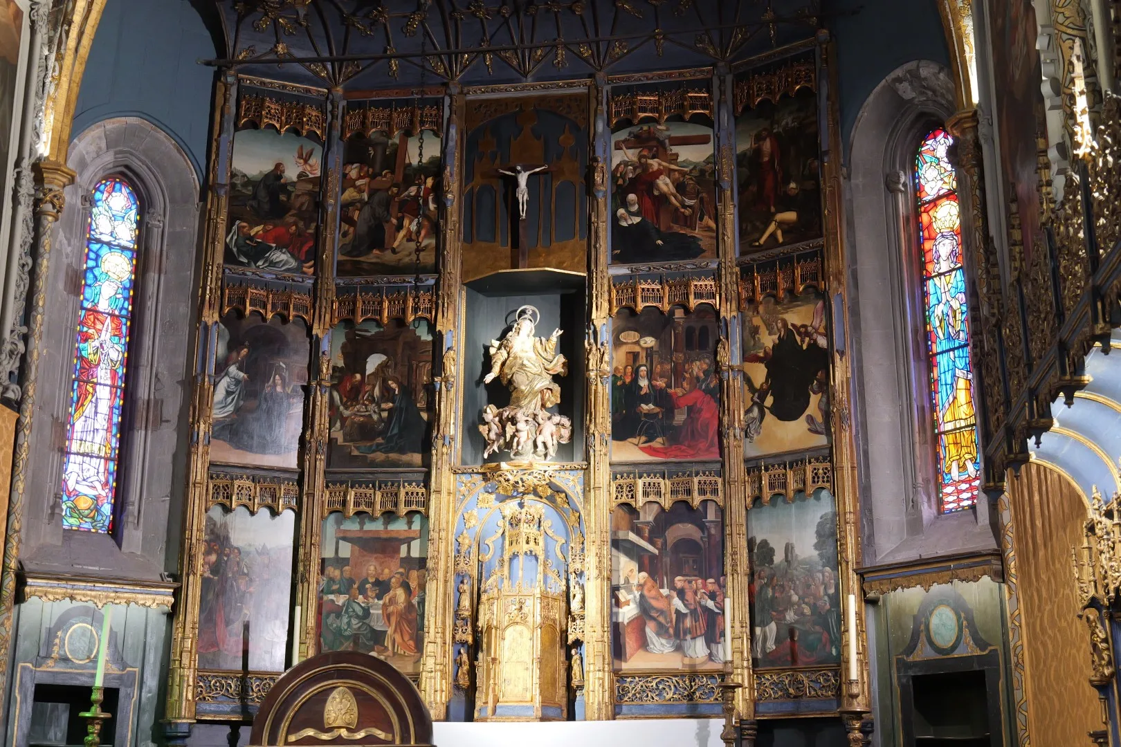 The richly decorated altar of the Sé Cathedral in Funchal - a Gothic masterpiece with paintings and carvings.