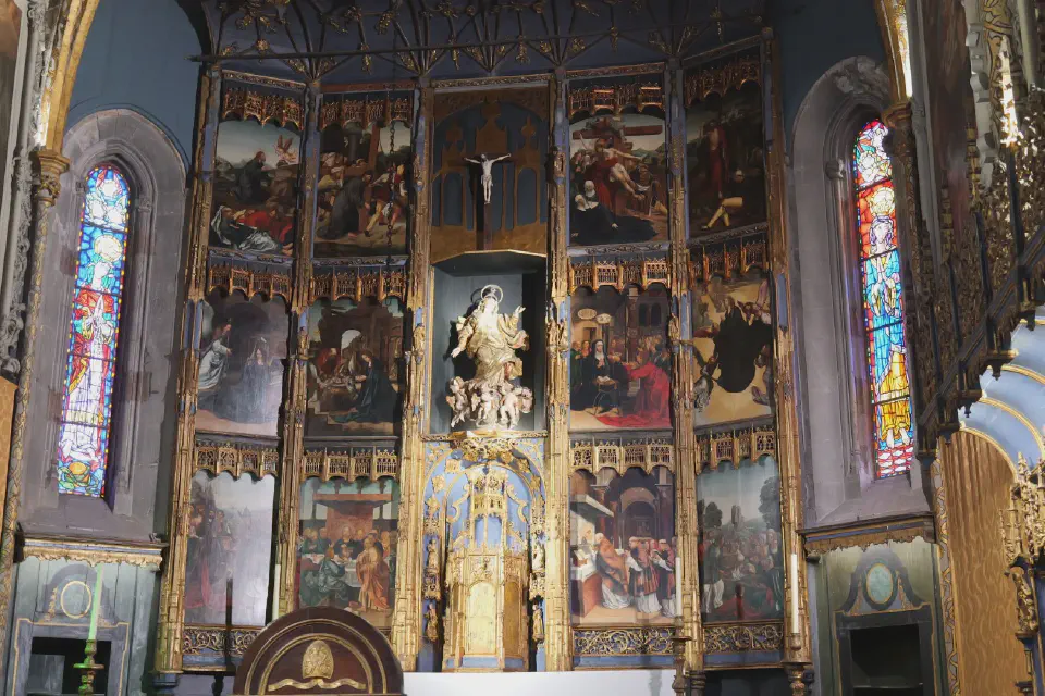The richly decorated altar of the Sé Cathedral in Funchal - a Gothic masterpiece with paintings and carvings.